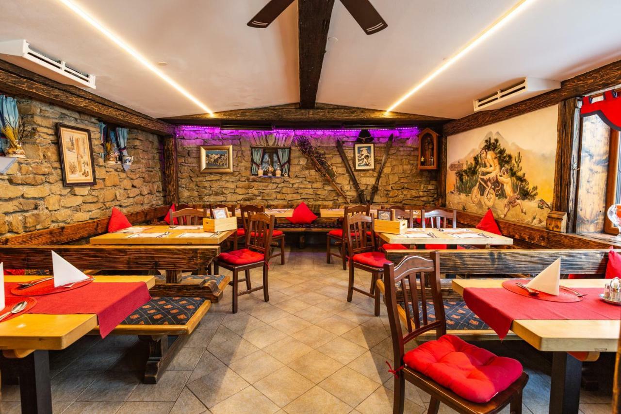 Party Hotel Taverne Обертауерн Екстериор снимка