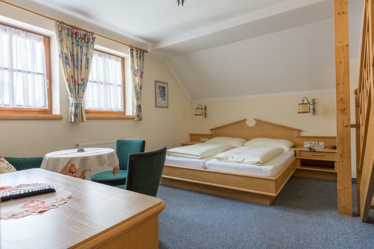 Party Hotel Taverne Обертауерн Екстериор снимка