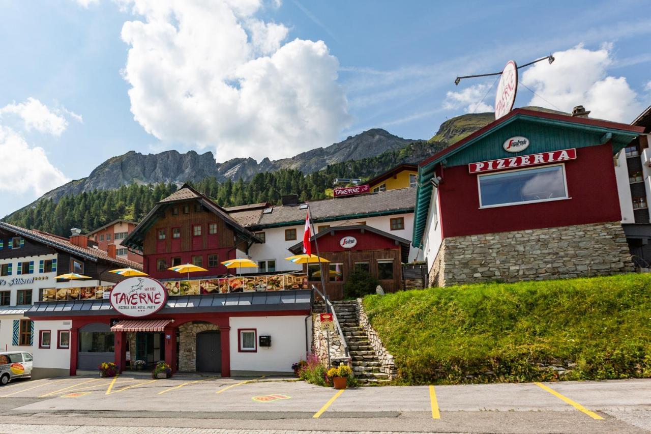 Party Hotel Taverne Обертауерн Екстериор снимка