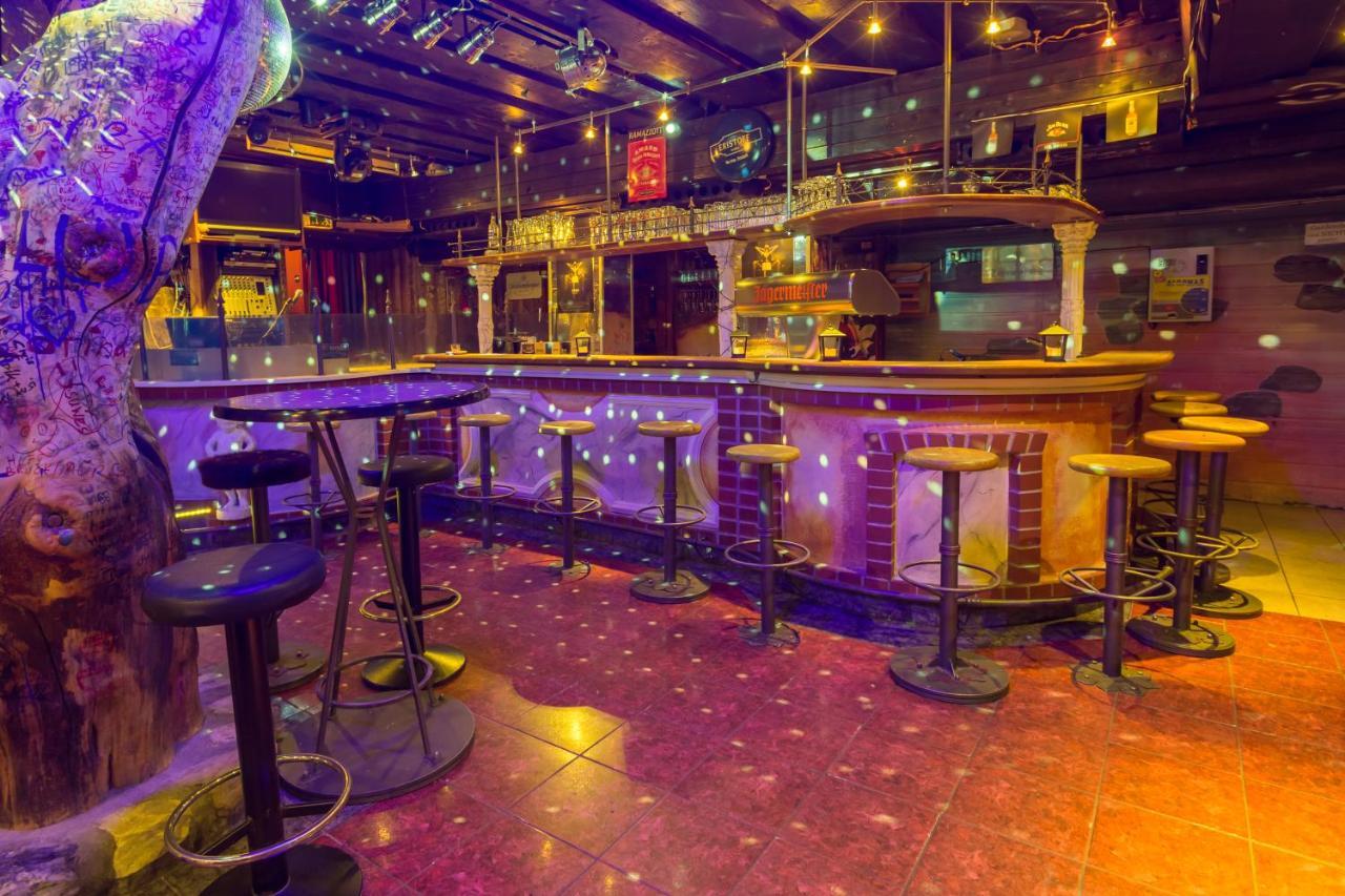 Party Hotel Taverne Обертауерн Екстериор снимка